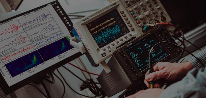 Nuestro departamento de Testing proporciona soluciones en instrumentación avanzada, adquisición de datos, procesamiento de datos y monitorización para medir, integrar, administrar y CORREGIR resultados reales con los resultados de simulación de elementos finitos, así como para evaluar el Mantenimiento Predictivo. Pruebas, medición (en campo y laboratorios, propios o de clientes). Calibraciones - Inspecciones - Certificaciones - Auditoría – Capacitación. Esta gama de servicios permite mejorar la calidad del producto. P&PD proporciona "sistemas de monitorización" a medida, como Railfom (www.railfom.com), WTM SYSTEM (WInd Turbine Monitoring System), Competition Adjustment Wheels, Automatic Gear Kit, Catenary Design…